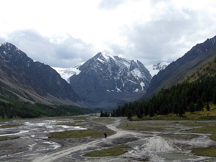 Долина р.Актру. Гора Кара-Таш. Ледник М. Актру (слева)