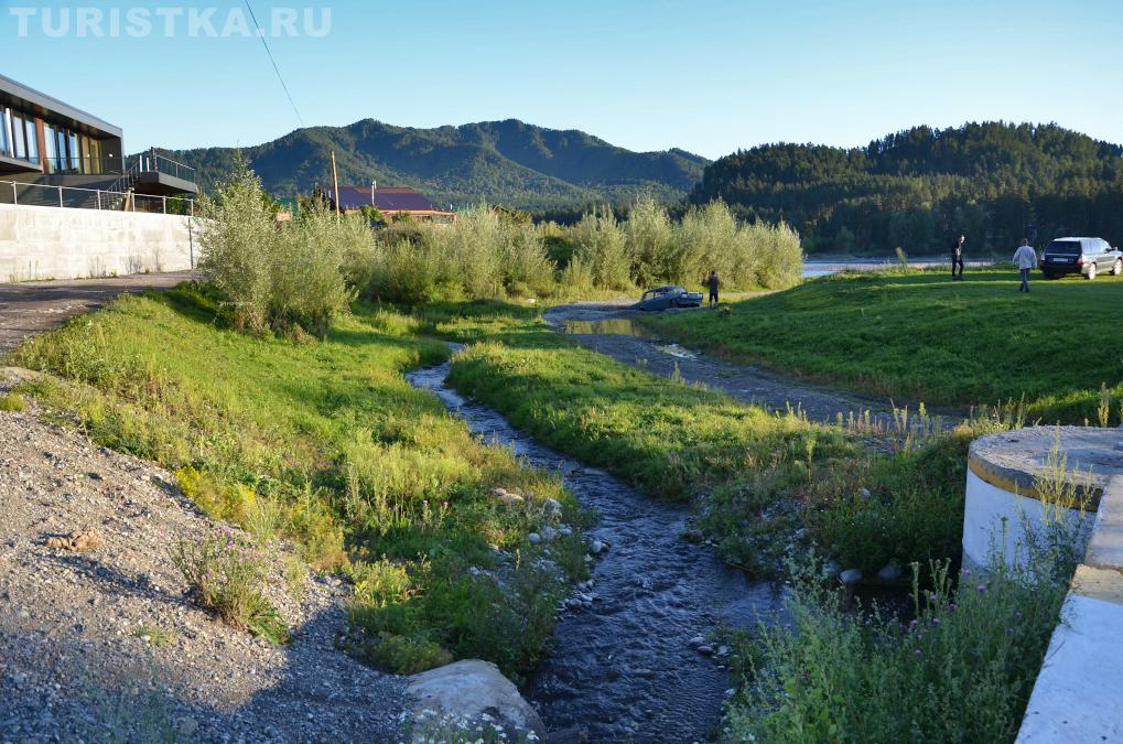 Ручей, текущий от Манжерокского источника и впадающий в Катунь