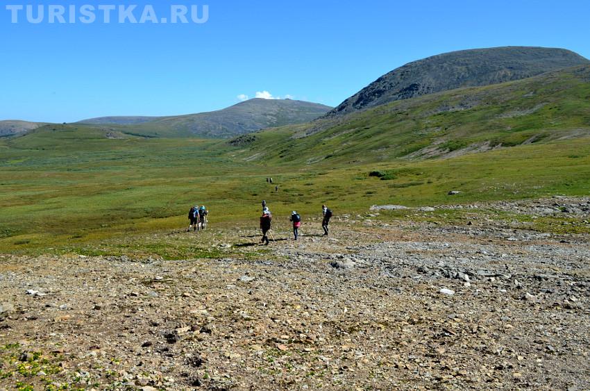 Спуск после Аккаинского перевала и плато по пути к озеру Вероника