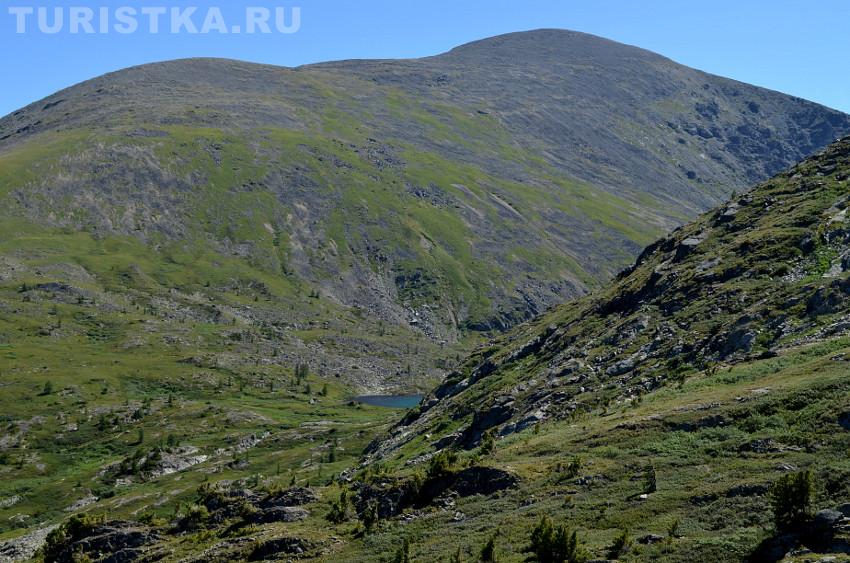 Кусочек озера Вероника между горами