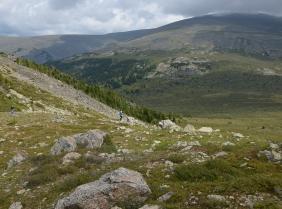 Спуск в каньон к подножию Сарлыка