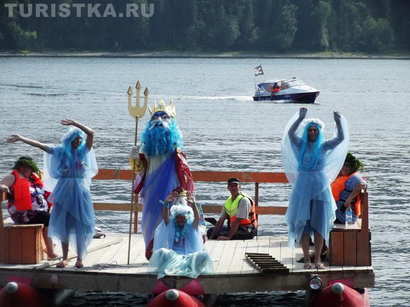 Шествие на Водном празднике на Телецком озере