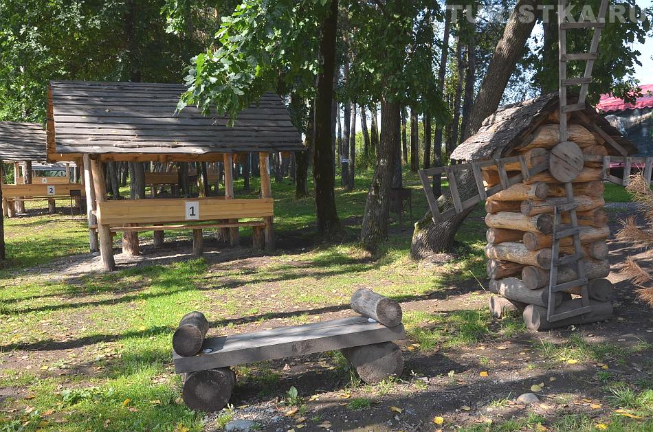 Беседки около озера