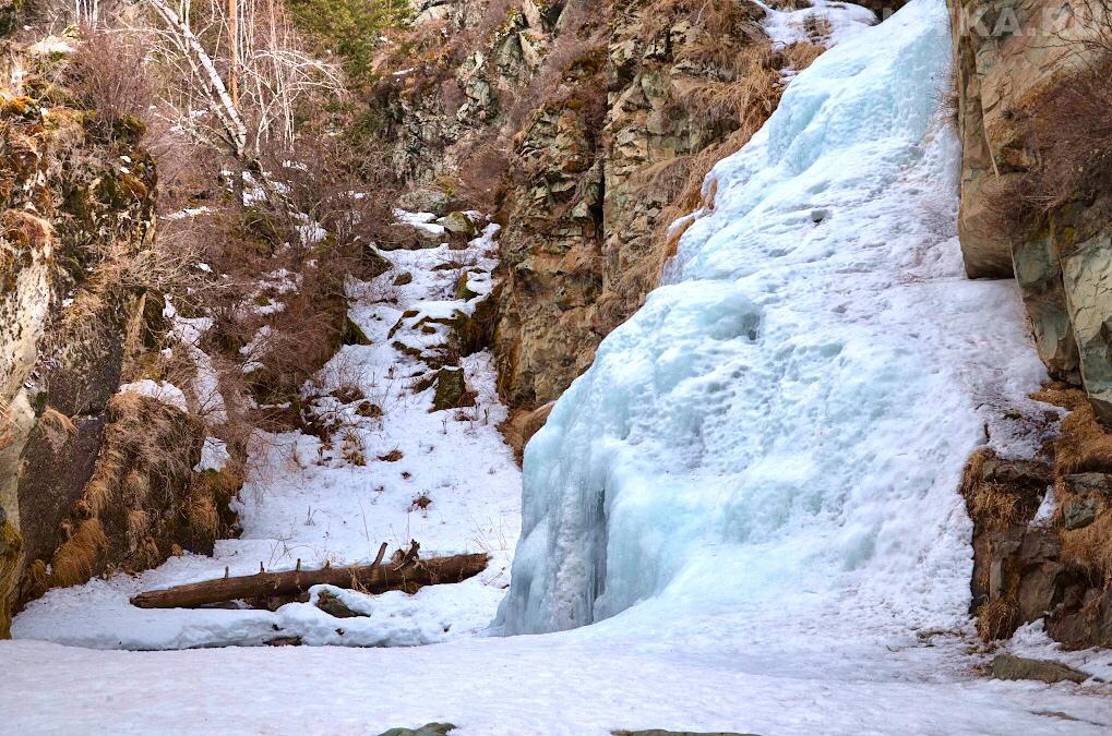 Камышлинский водопад в марте