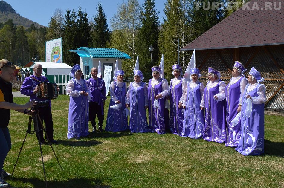 Выступление коллектива народной песни