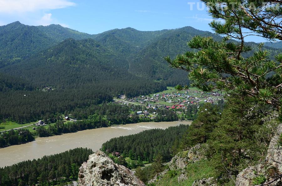 Вид со скал на село Аскат