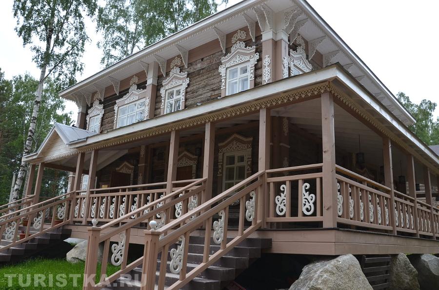 Дом купца Андреева, в котором находится трактир Гоголь