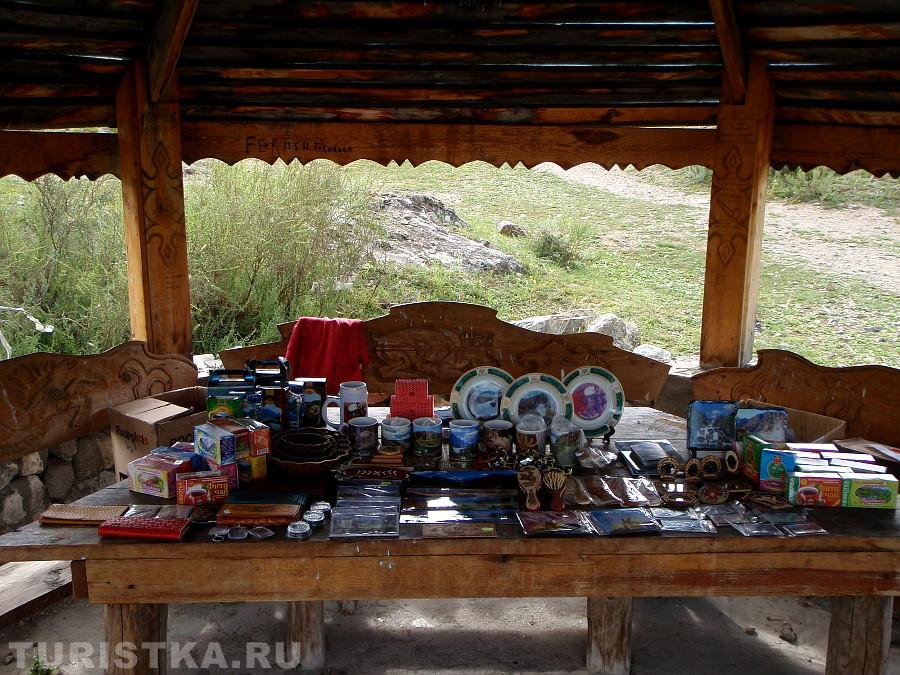 Сувениры в беседке