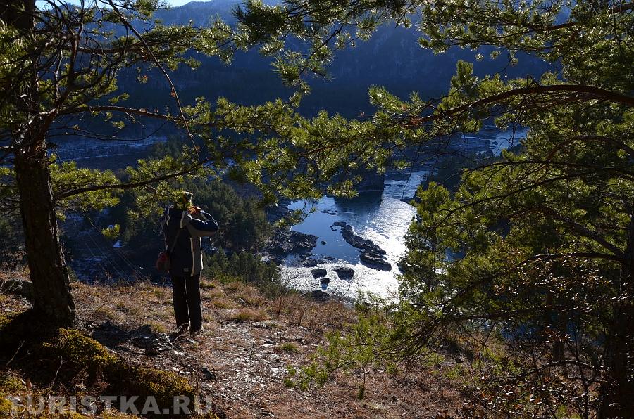 На горе Бешпек, над Козьей тропой. Вид на слияние Катуни и Чемала