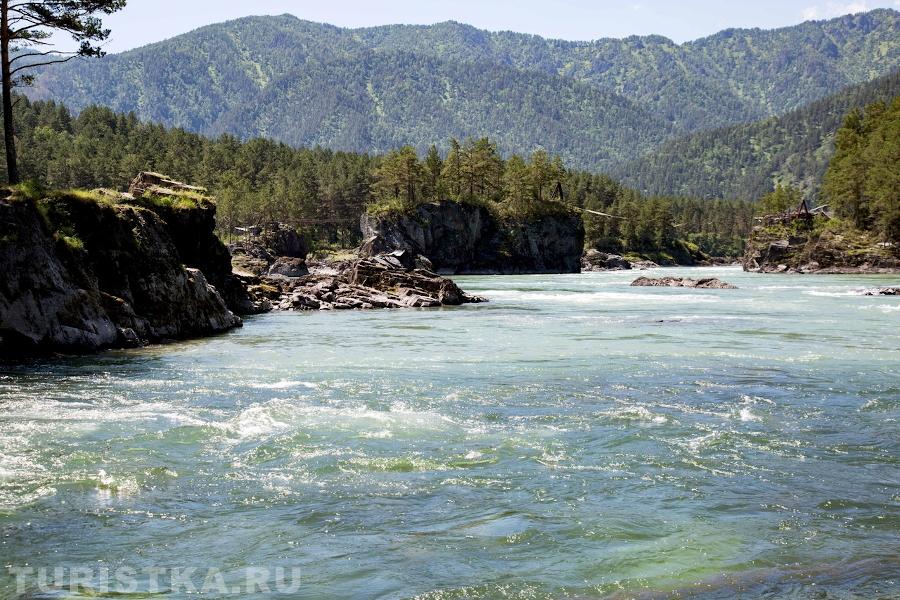 У реки Катунь