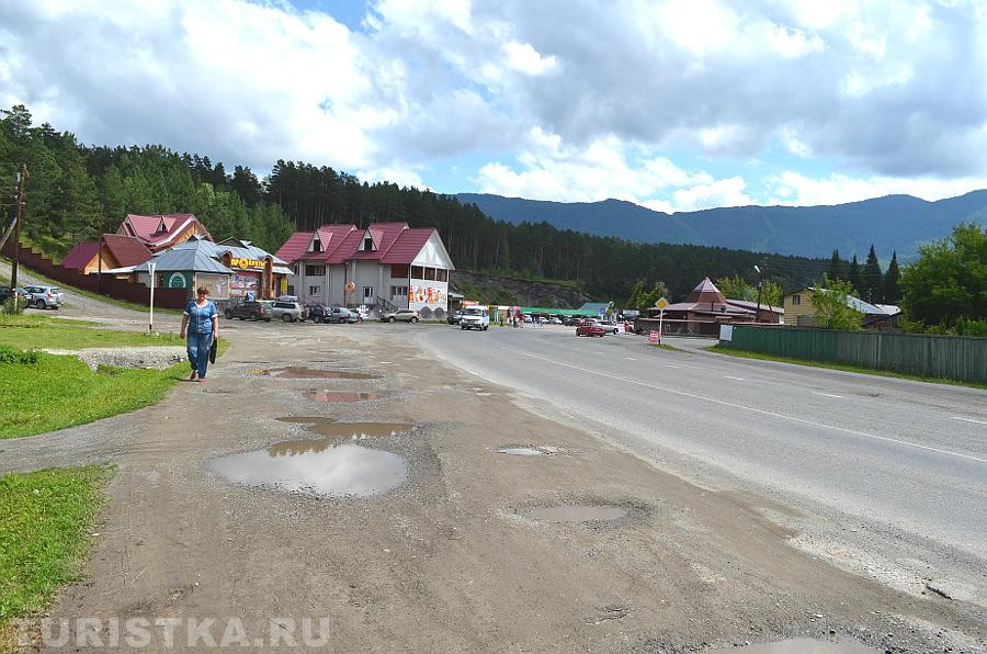Дорога к рынку в селе Манжерок