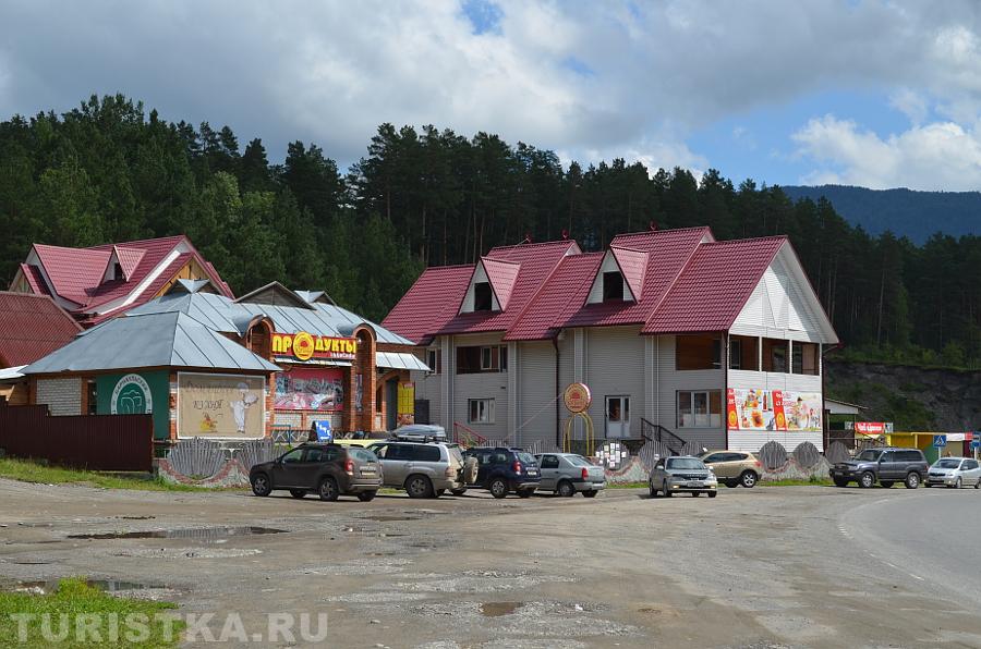 Магазин и кафе около рынка