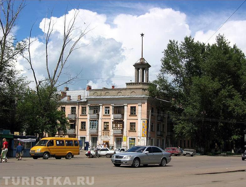 "Дом под шпилем"