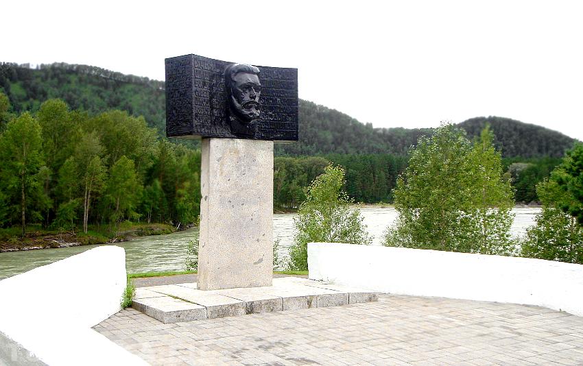 Вид на реку и горы