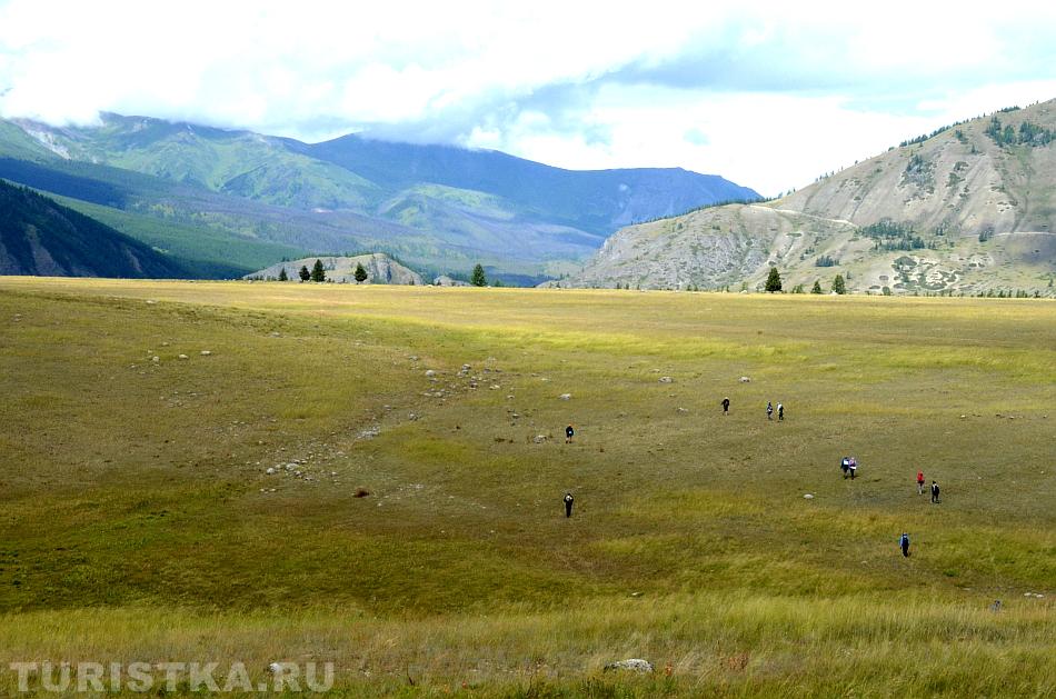 Понижение в степи Самаха, путь в сторону слияния Коксу и Аргута
