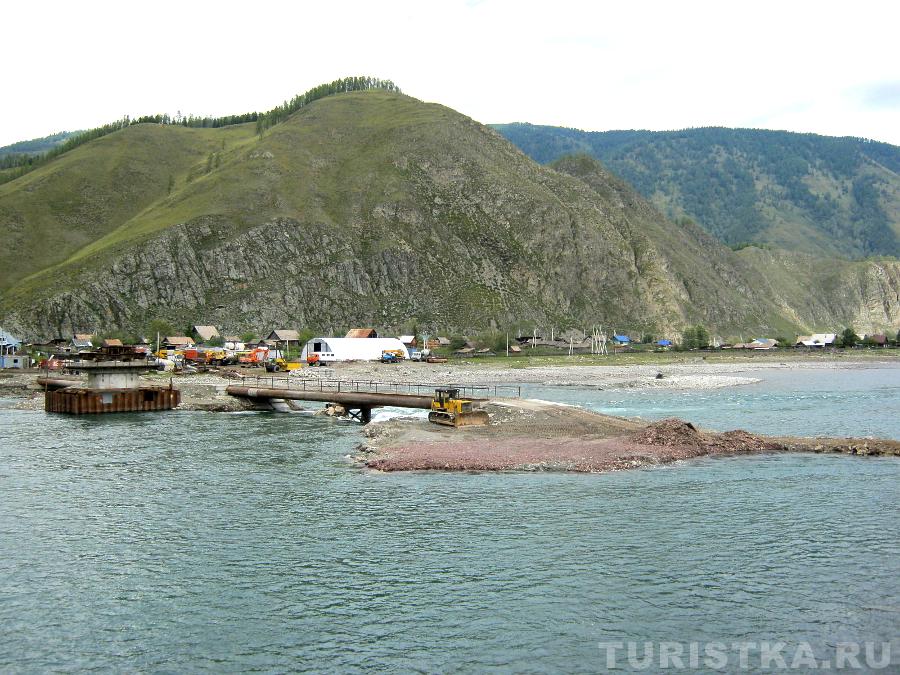 Строительство нового моста через реку Катунь