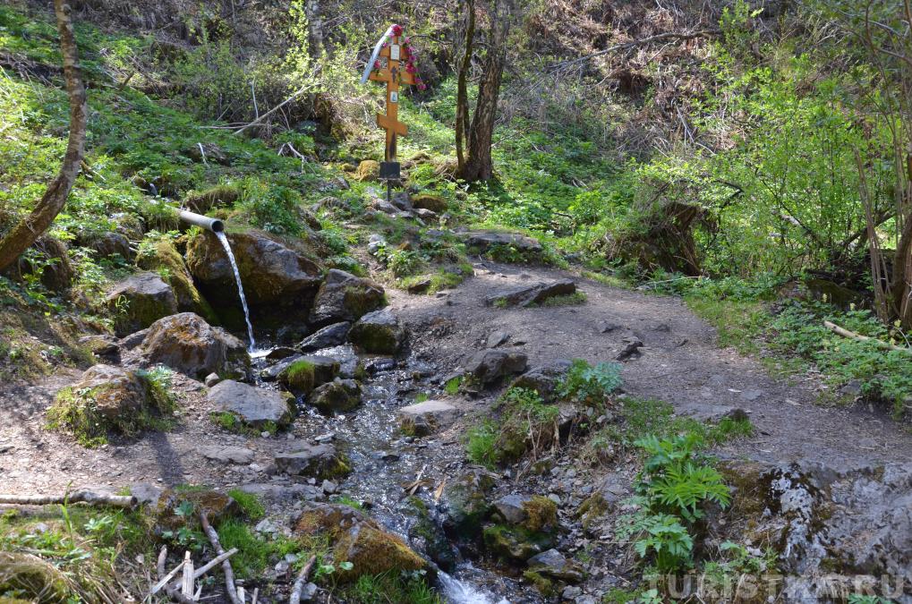 Родник по дороге к водопаду