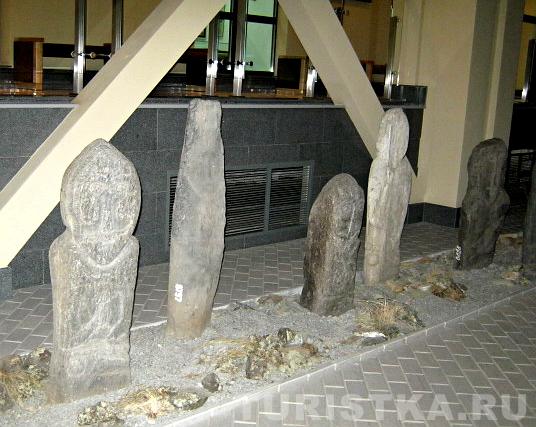 В музее