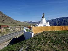 Горный Алтай : Пямятник Ленину в селе Иня
